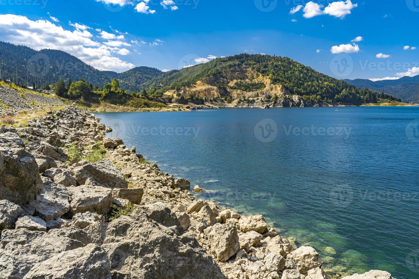 lago zaovine en serbia foto