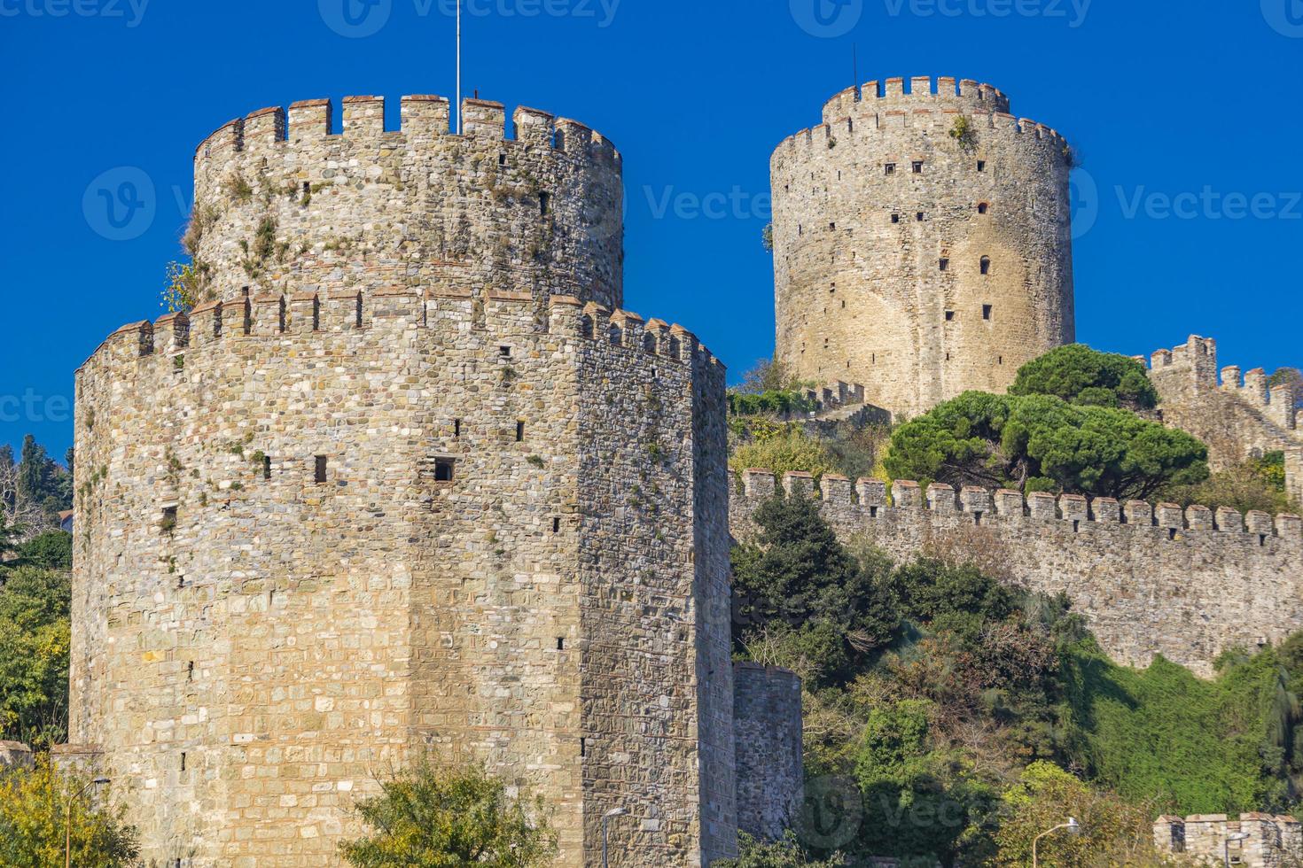 Castillo rumeliano en las orillas europeas del Bósforo en Estambul, Turquía foto