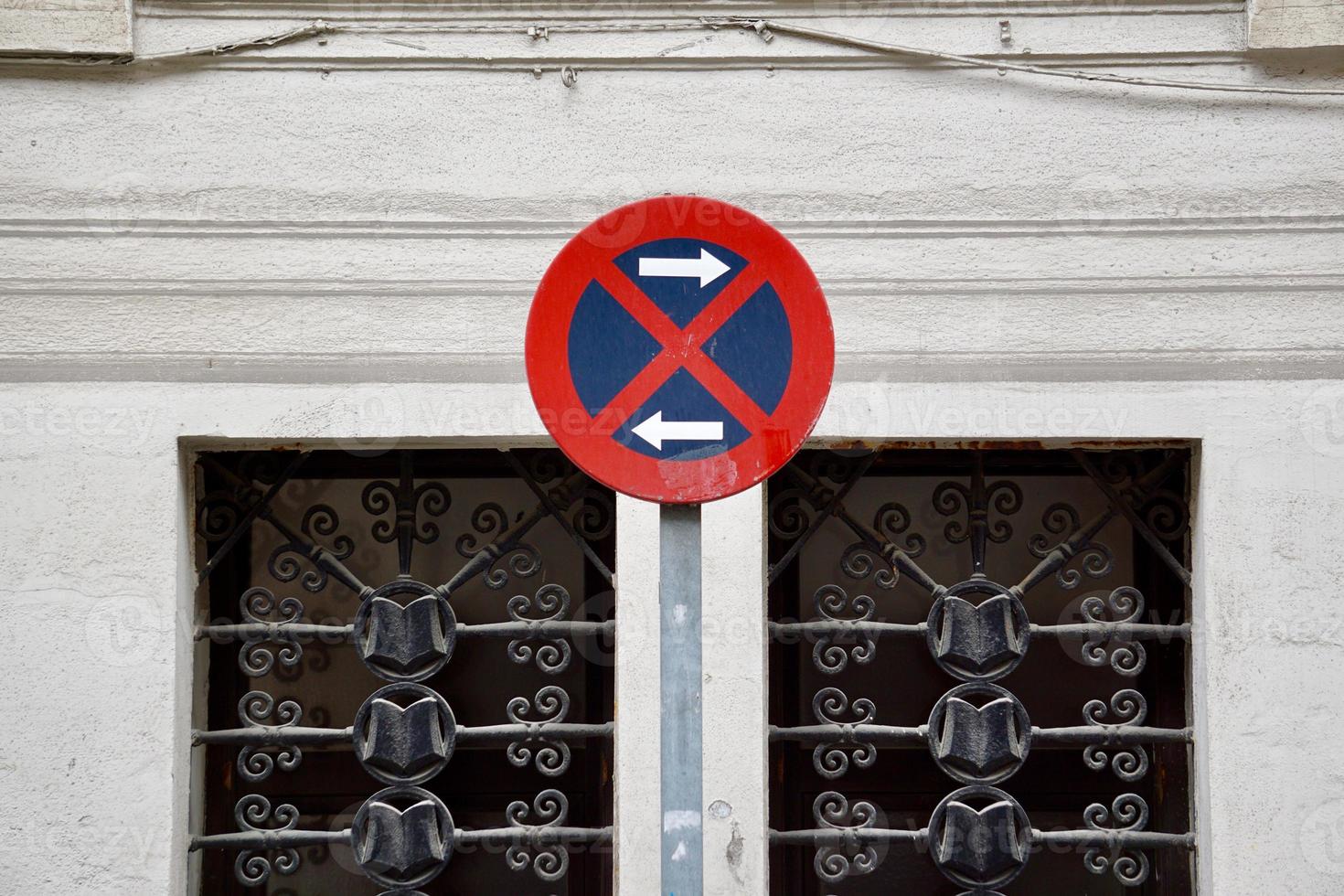 no hay señal de tráfico en la zona de estacionamiento foto