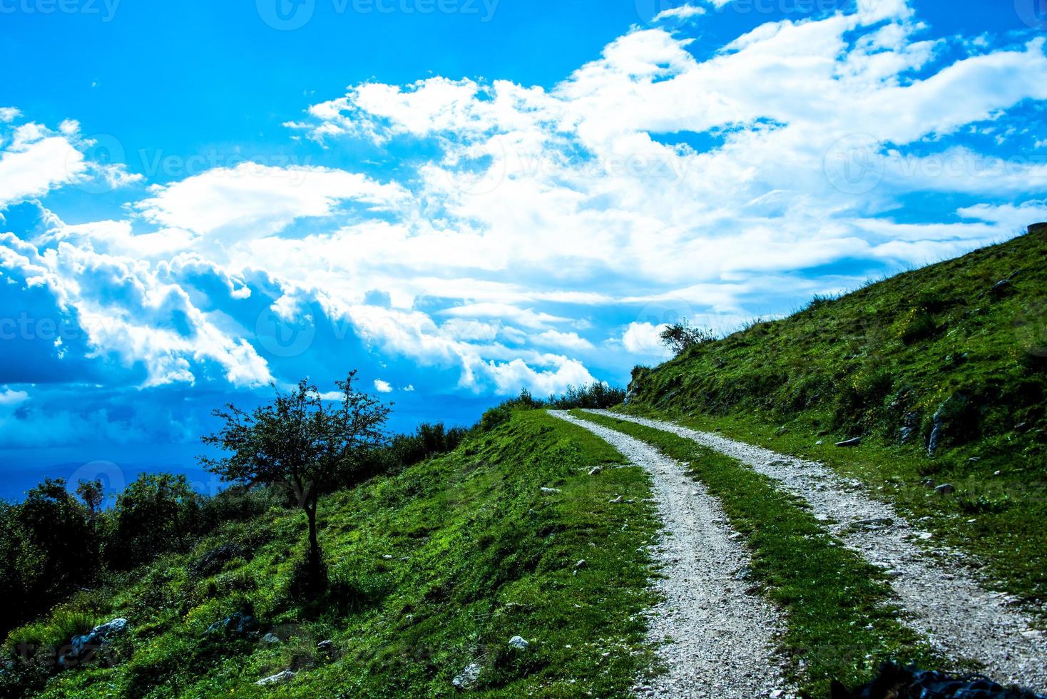 camino y cielo foto