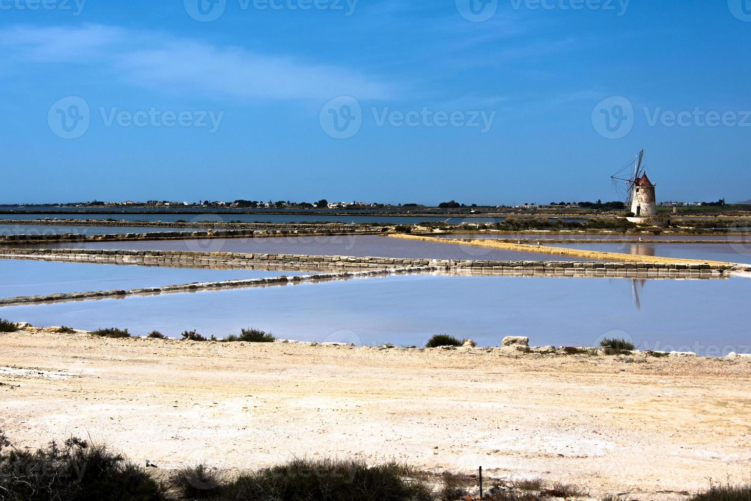 2021 05 29 molinos de viento de marsala en las salinas 3 foto