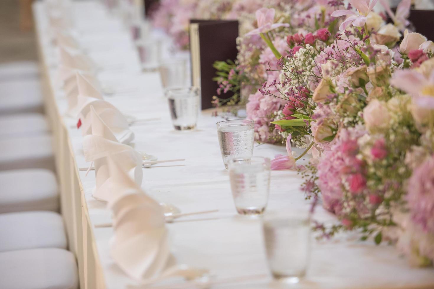 la elegante mesa de la cena foto