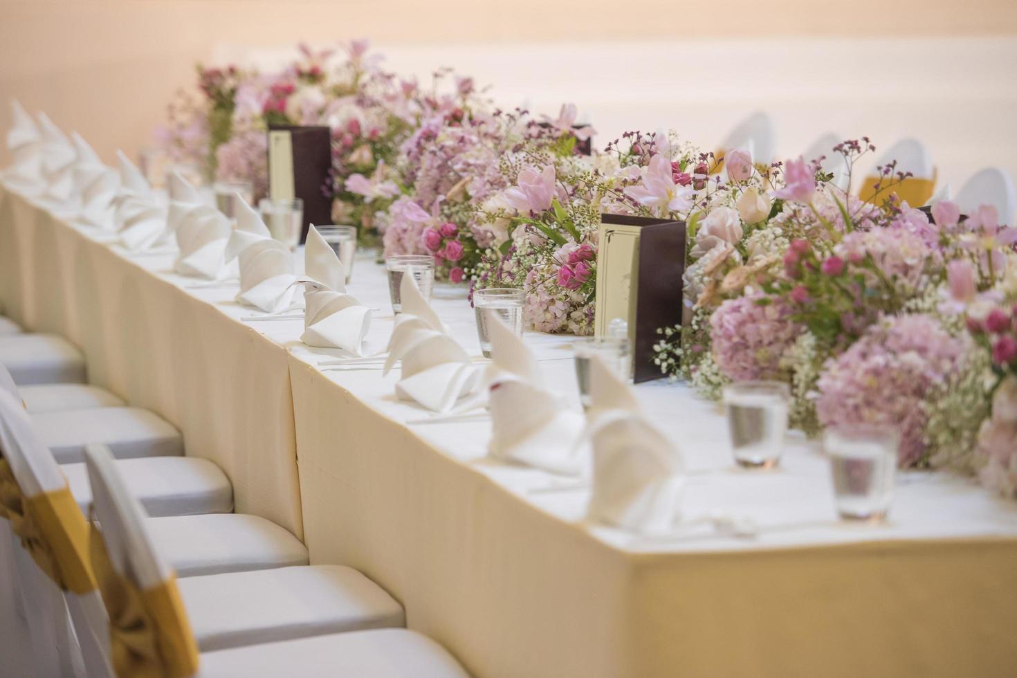 la elegante mesa de la cena foto