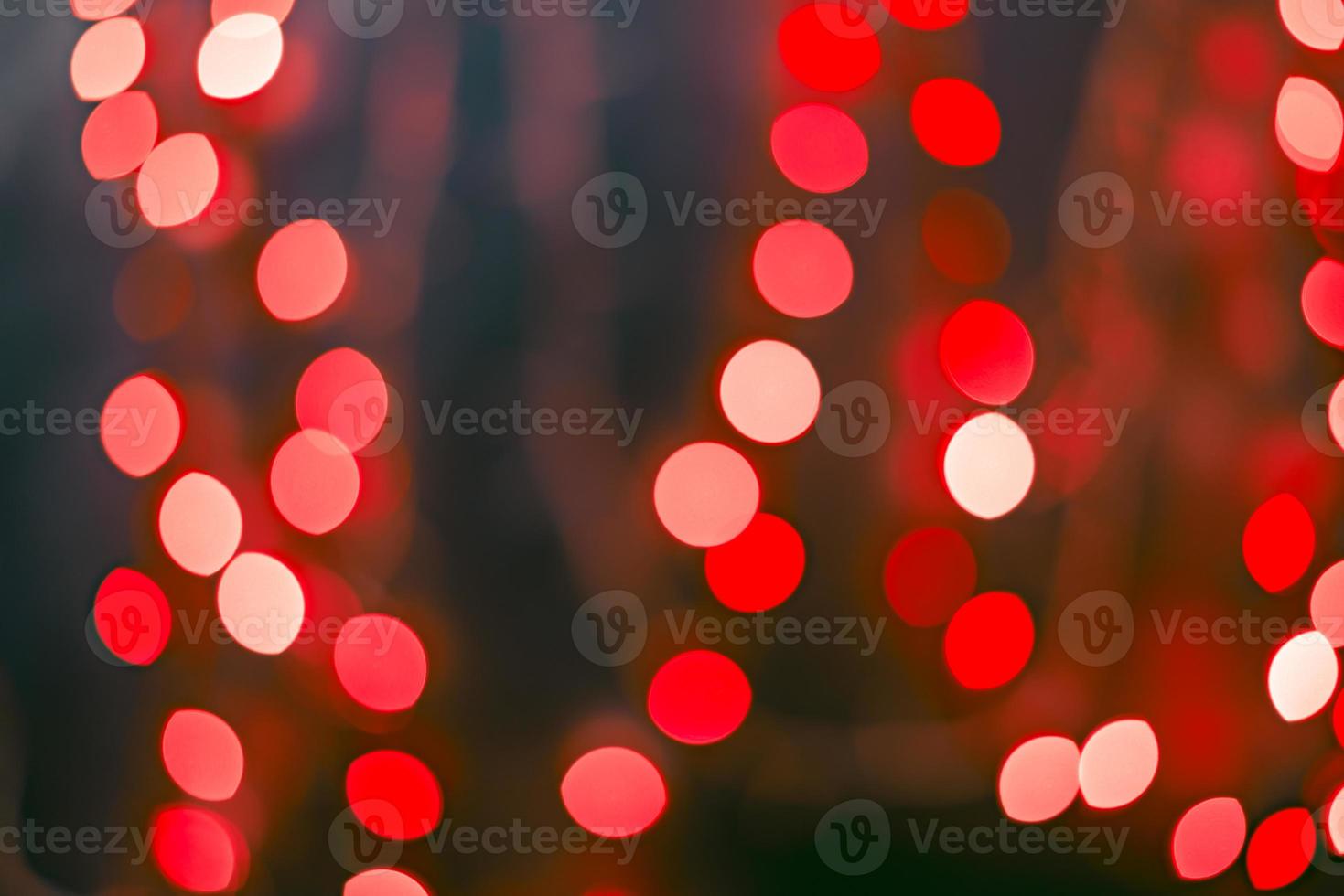 Adornos navideños sobre fondo bokeh con luces fuera de foco foto