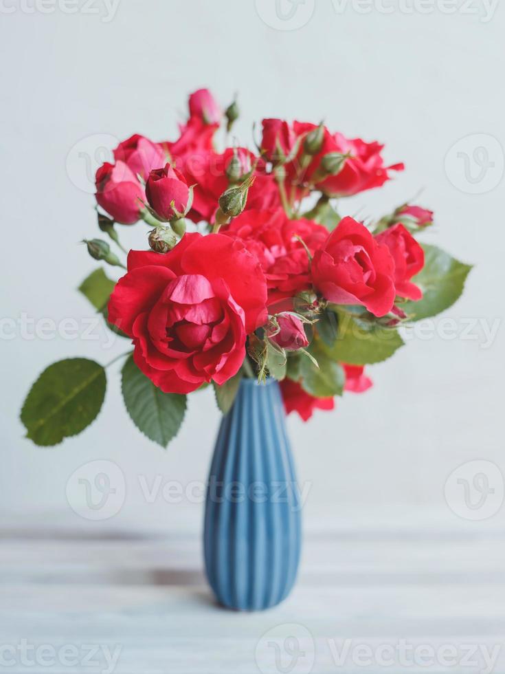 Bouquet of red roses photo