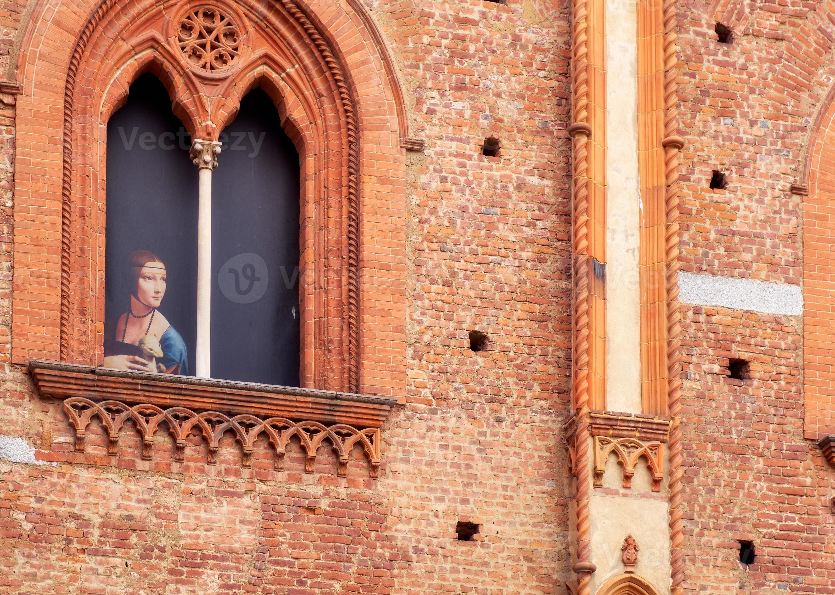 Detalle de la fachada del palacio ducal en vigevano en la región de Lombardía, en el norte de Italia foto