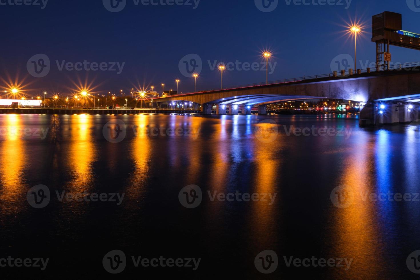 Puente del río Lagan, Belfast, Irlanda del Norte, Reino Unido foto
