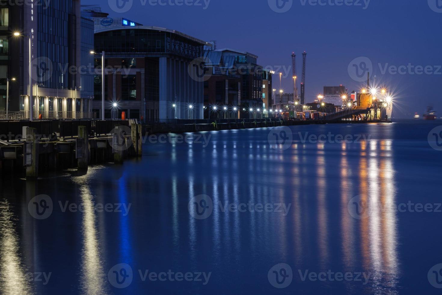 La ribera del río Lagan, Belfast, Irlanda del Norte, Reino Unido foto