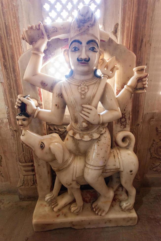 Estatua en Fort Bikaner en Rajasthan, India foto