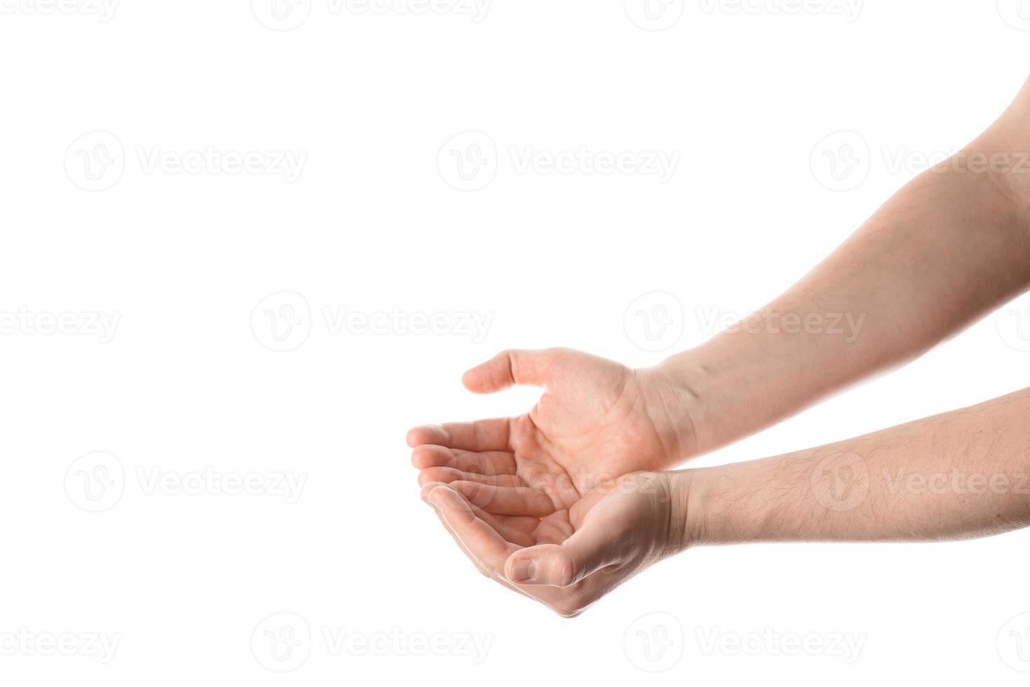 asimiento de la mano del hombre, agarrar o atrapar algún objeto, gesto de la mano. aislado sobre fondo blanco. foto