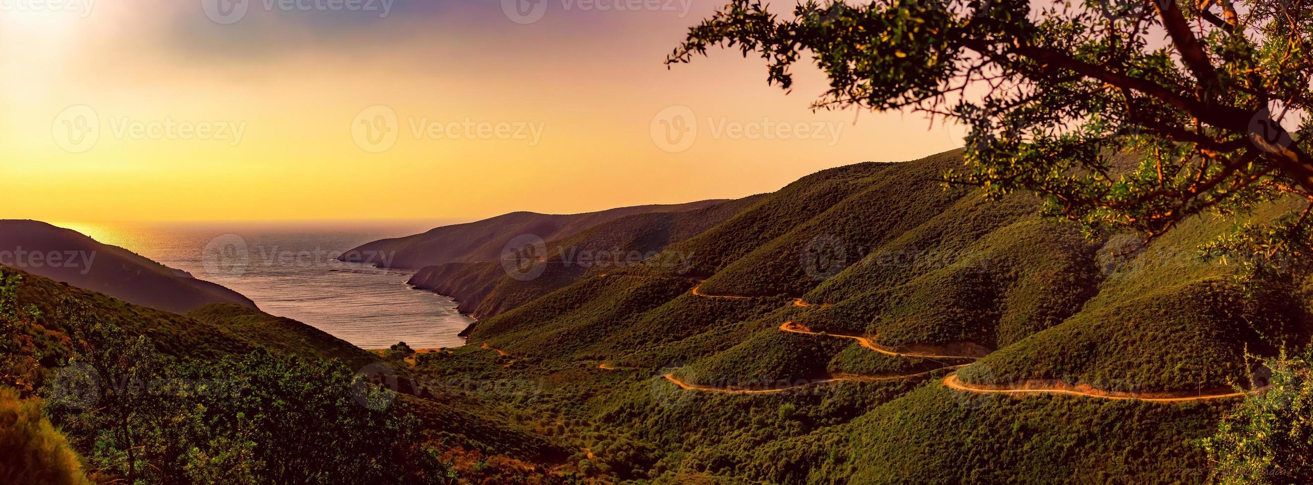 mamba beach, vista desde la carretera principal, sithonia, peninsula halkidiki, grecia. foto