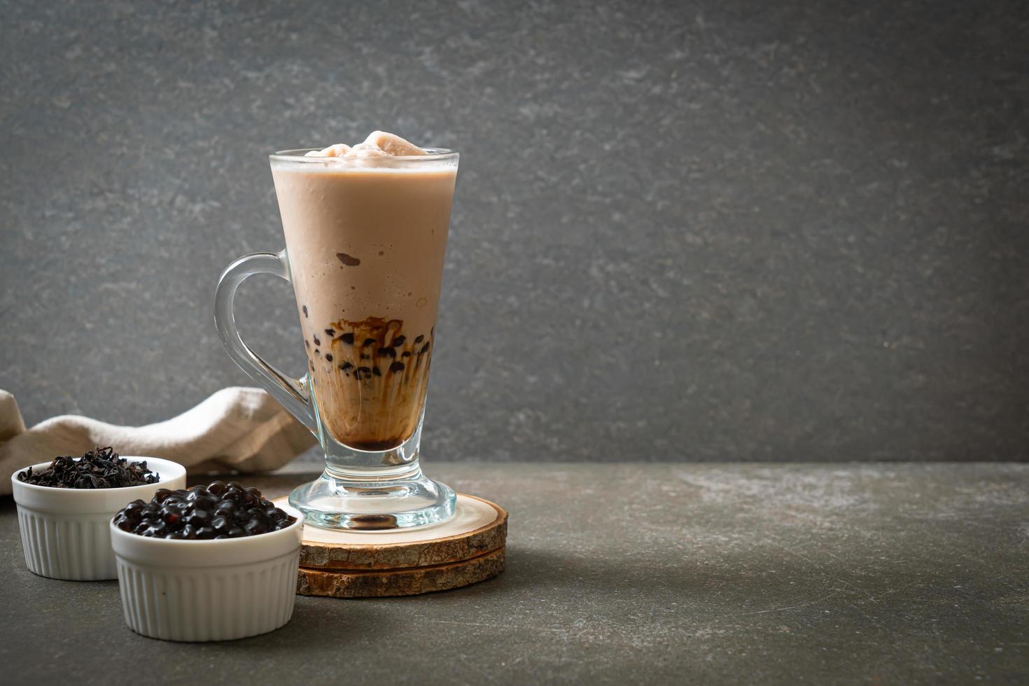 té con leche de taiwán con burbujas foto