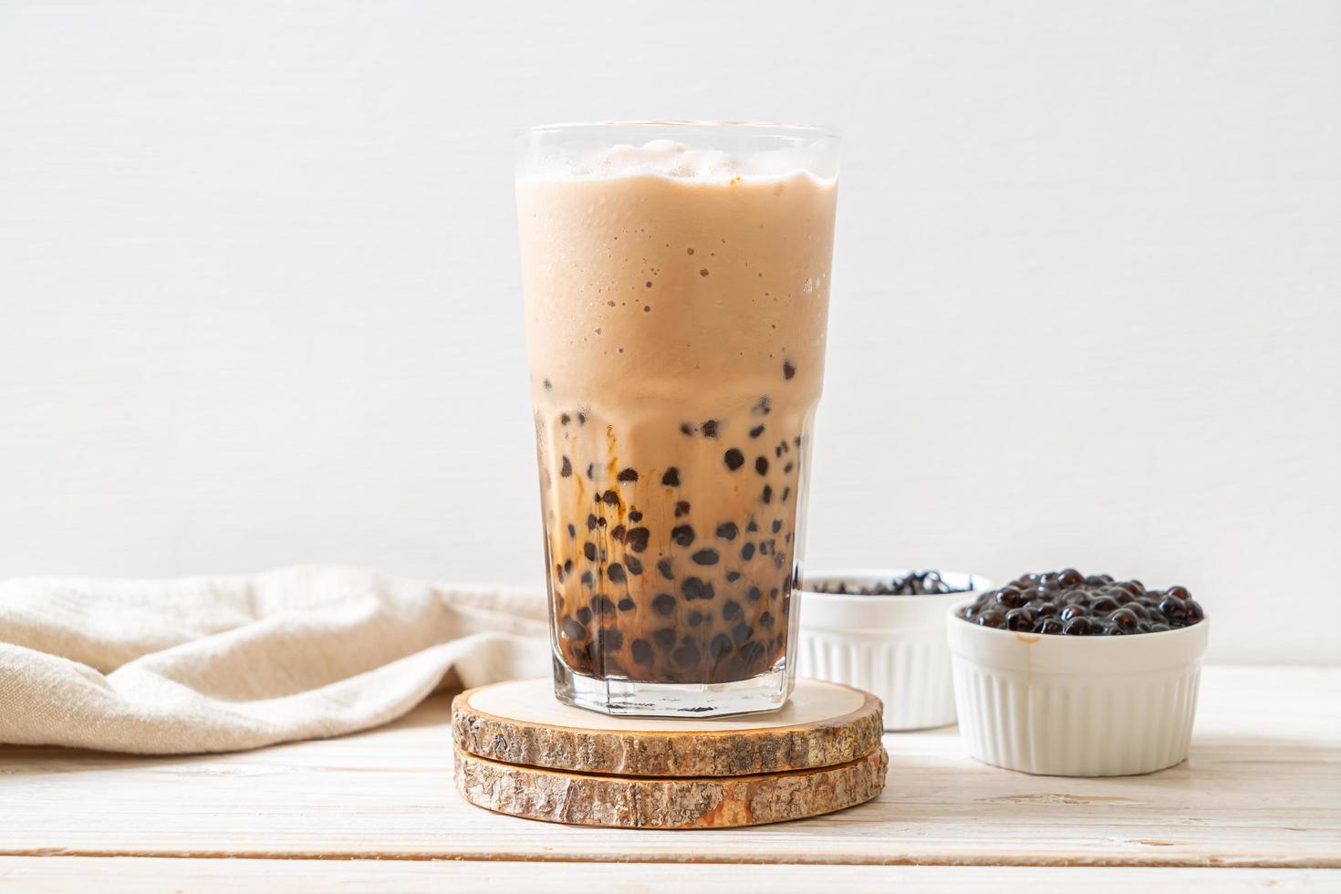 té con leche de taiwán con burbujas foto