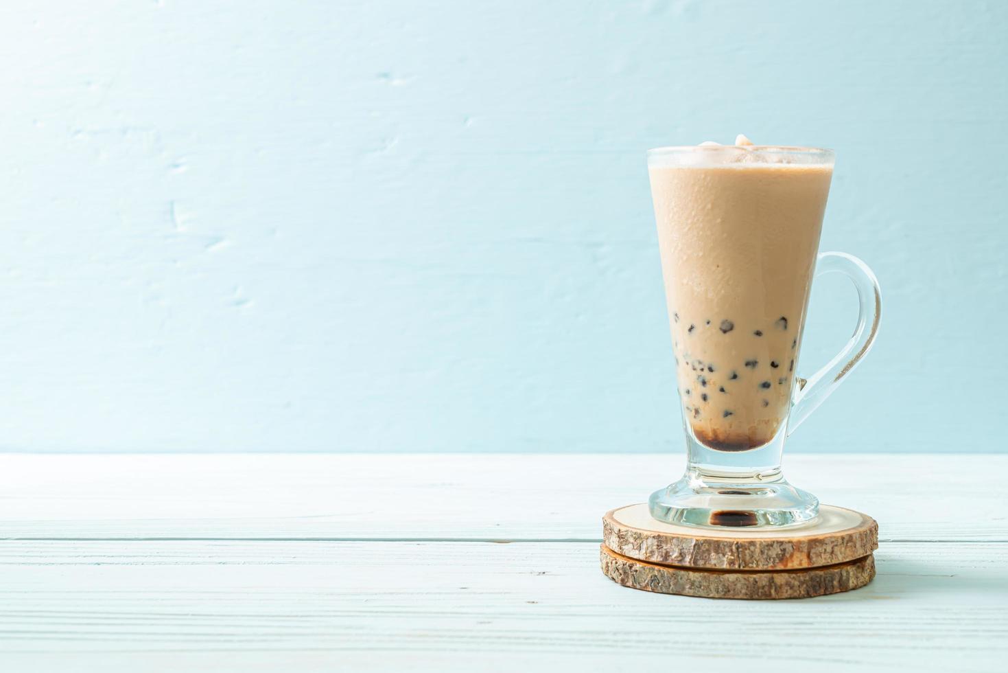 Té con leche de Taiwán con burbujas - bebida asiática popular foto