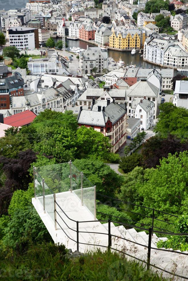 las escaleras a fjellstua en alesund en noruega foto