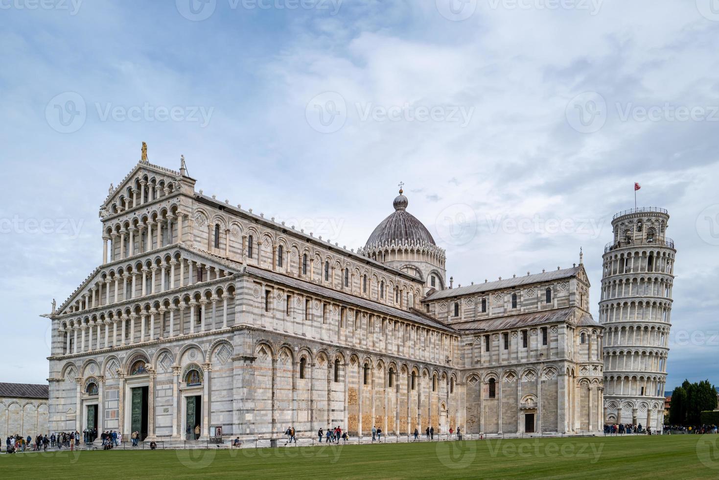 The leaning Tower in Pisa photo