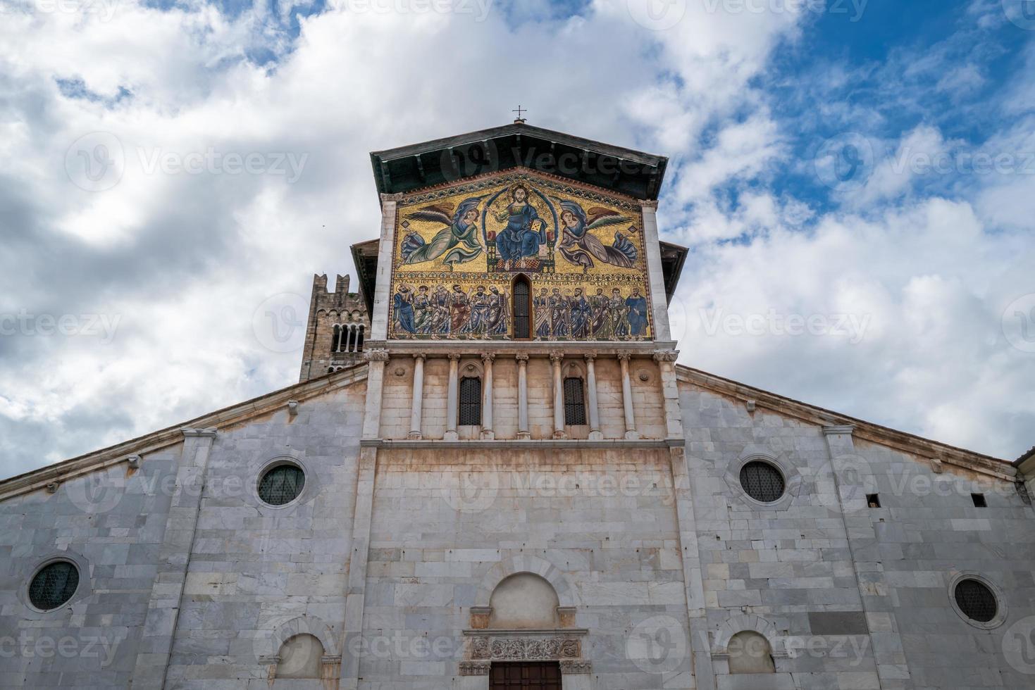 la basílica de san frediano en lucca foto