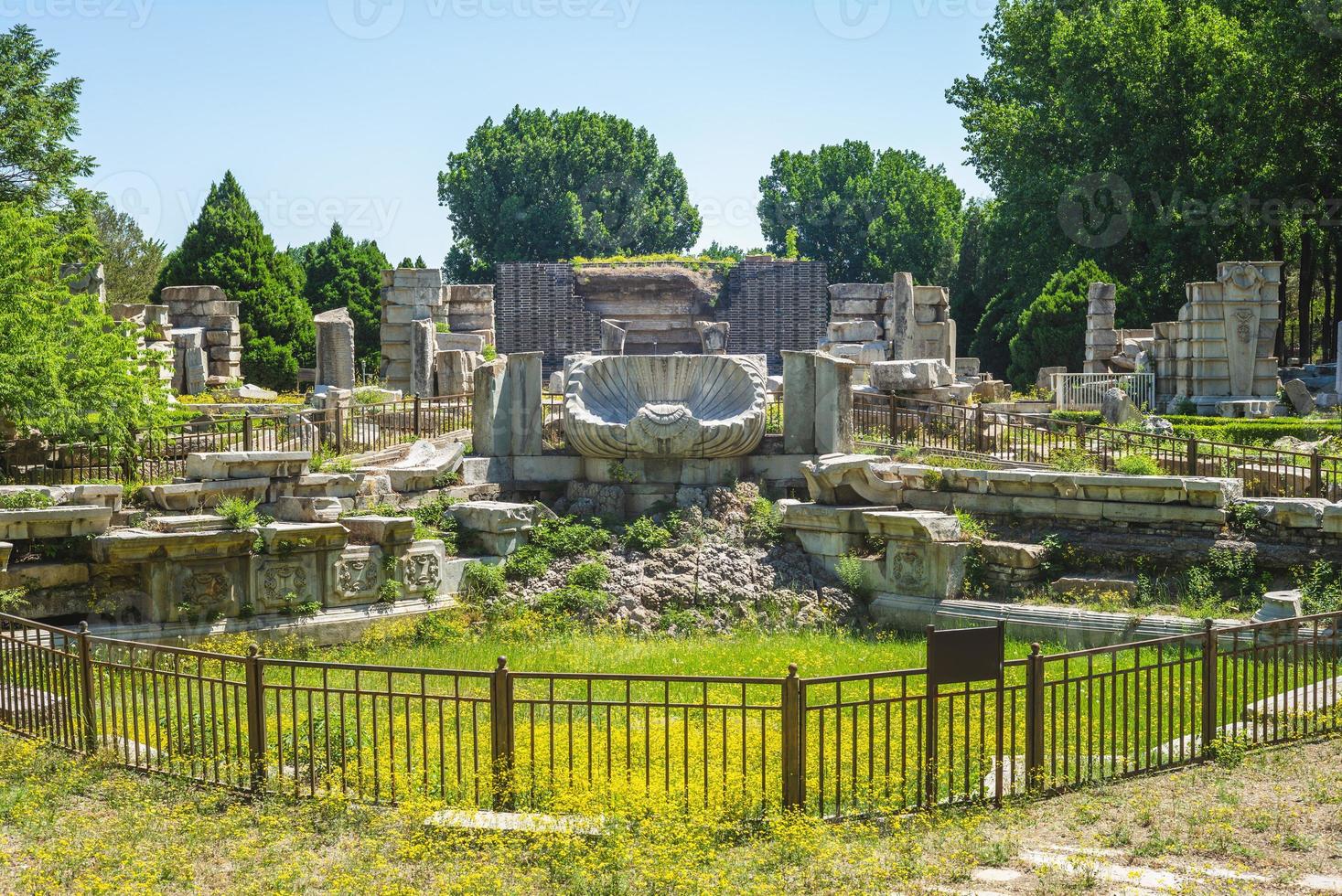 ruinas en yuanming yuan en beijing, china foto