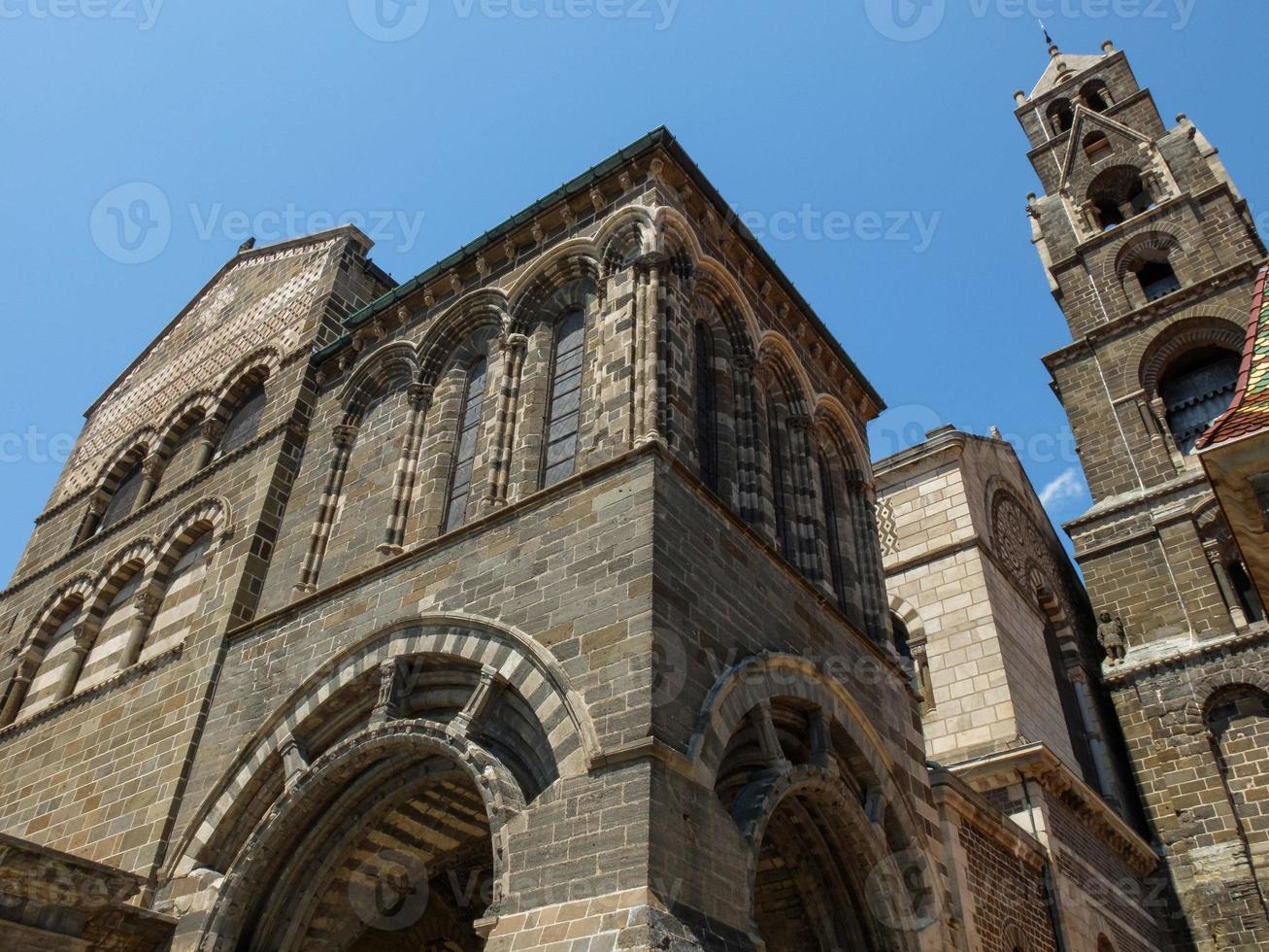 catedral puyenvelay hauteloire francia foto