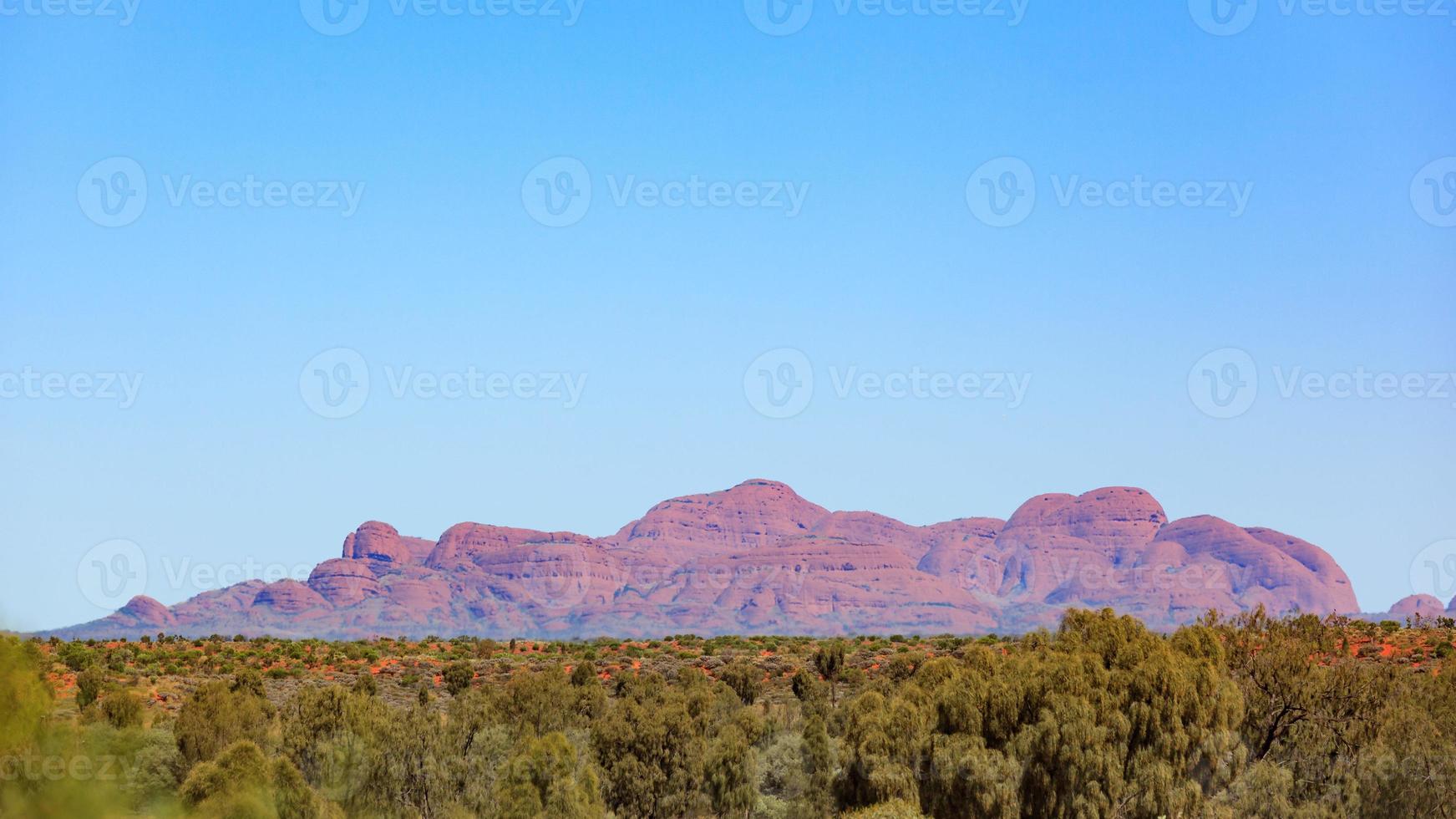 Kata Tjuta desde el aeropuerto de Ayers Rock, Territorio del Norte de Australia foto