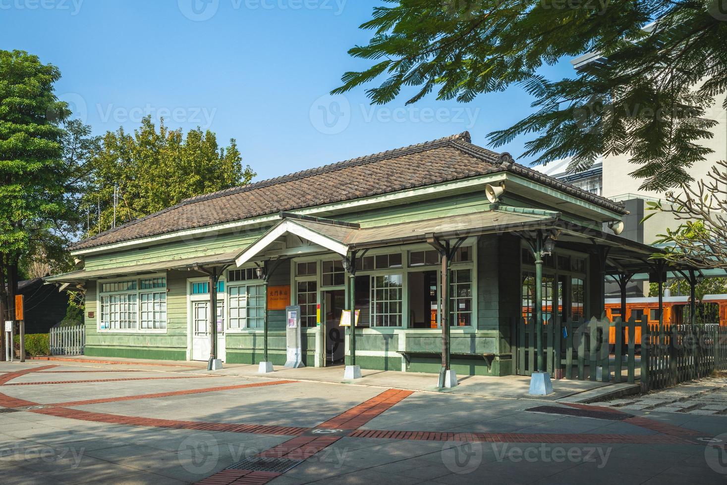Estación de tren de Peimen Beimen en Chiayi, Taiwán foto