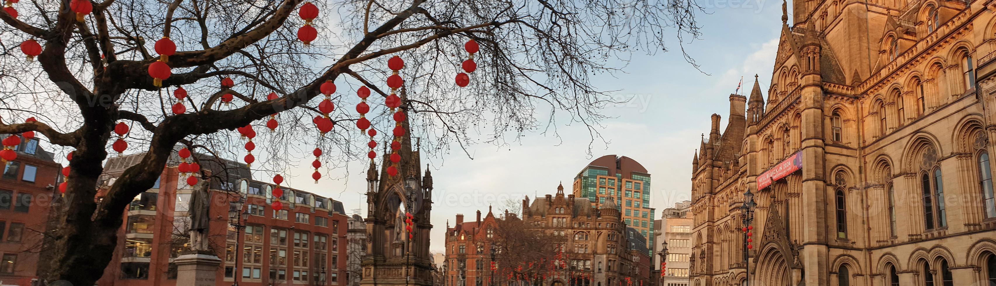 El ayuntamiento de Manchester, año nuevo chino, decoraciones de linterna en Manchester. foto