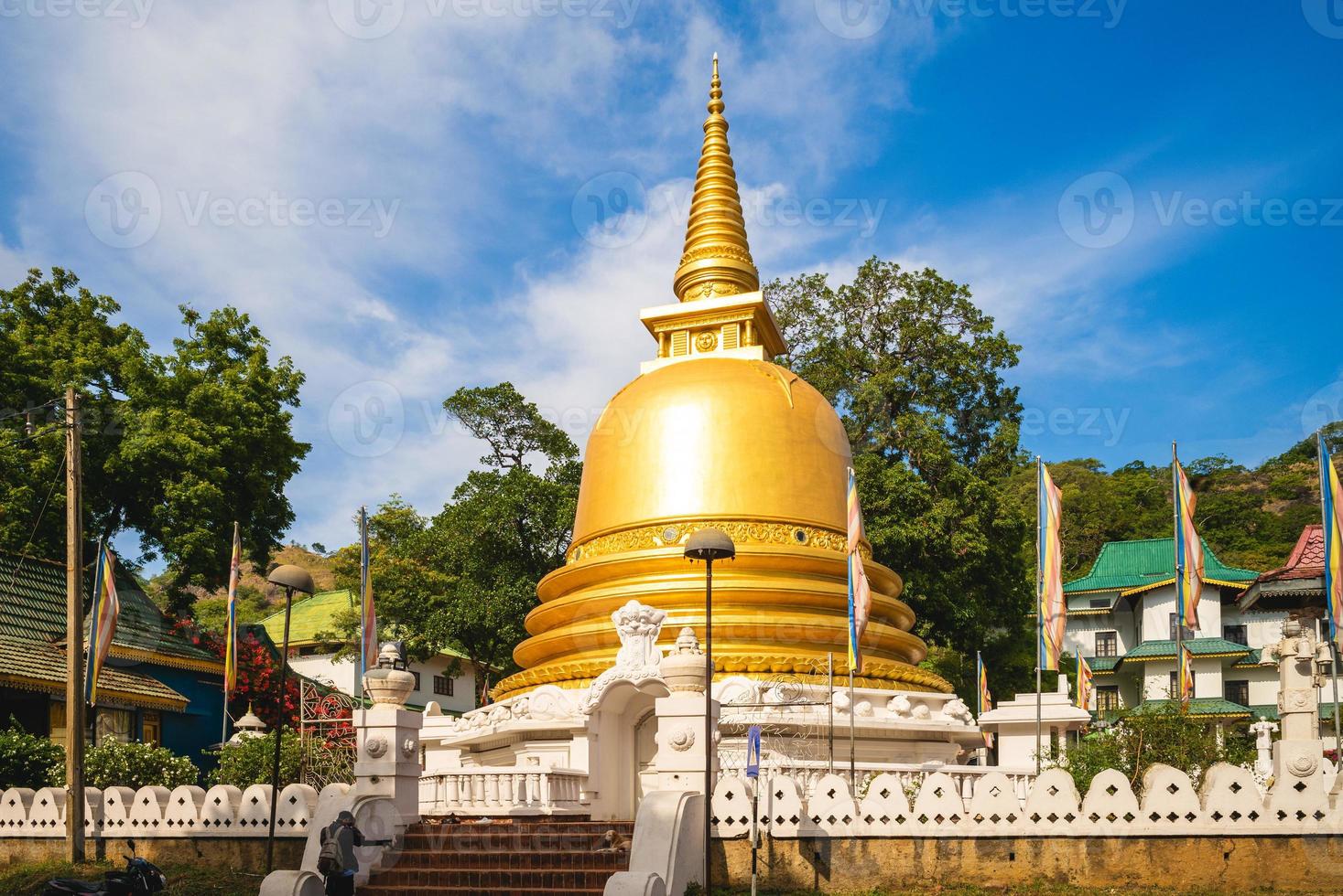 sath paththini devalaya del templo dorado de dambulla en dambulla, sri lanka foto