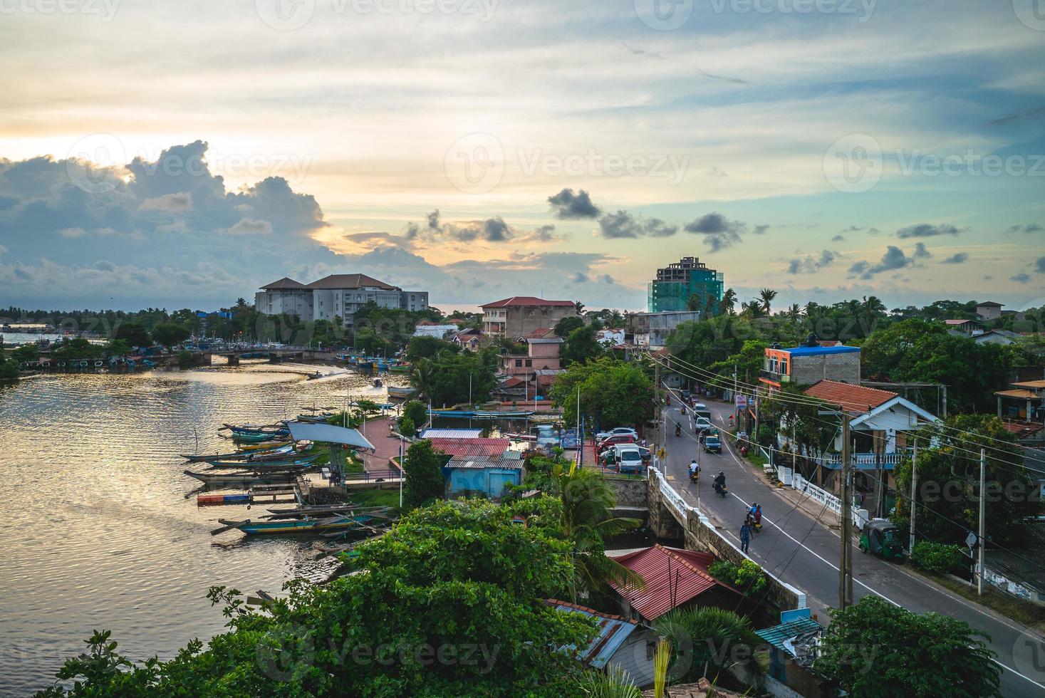 Negombo y laguna en Sri Lanka al atardecer foto