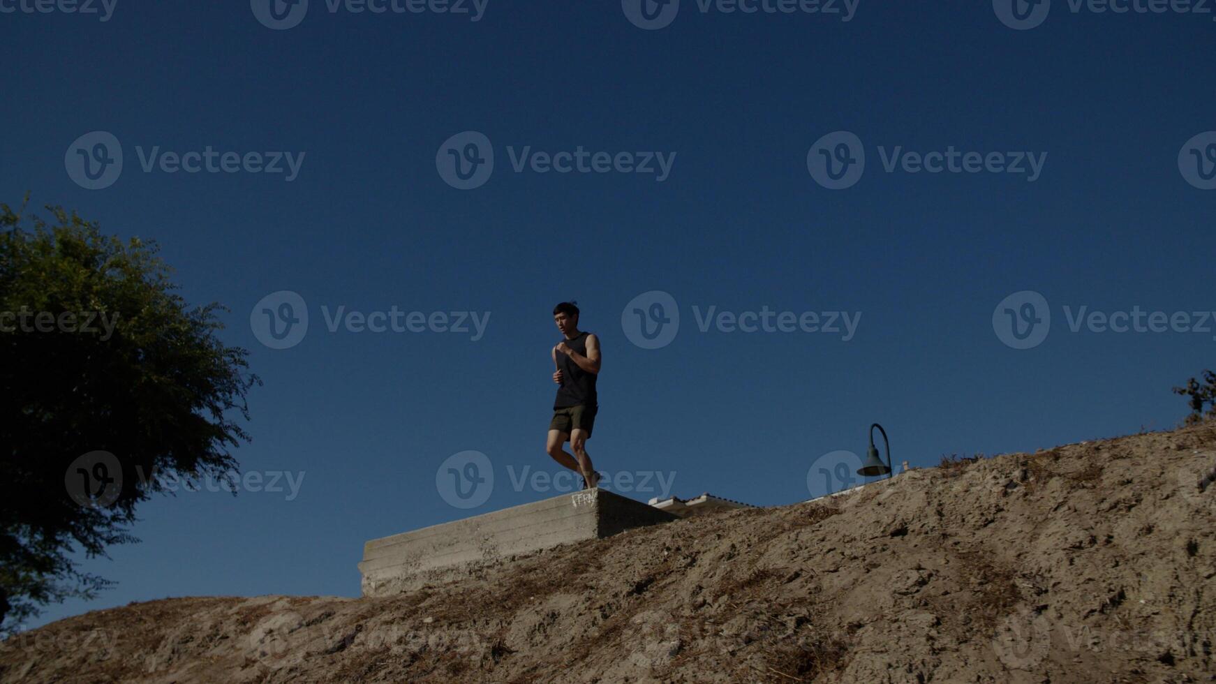 retrato de hombre corriendo en el lugar foto