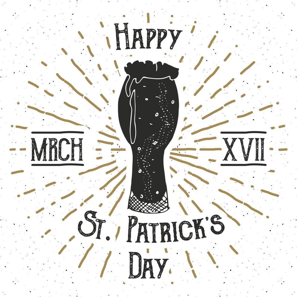 etiqueta vintage, taza de cerveza dibujada a mano, tarjeta de felicitación feliz del día de San Patricio, insignia retro con textura grunge, ilustración de vector de diseño de tipografía.