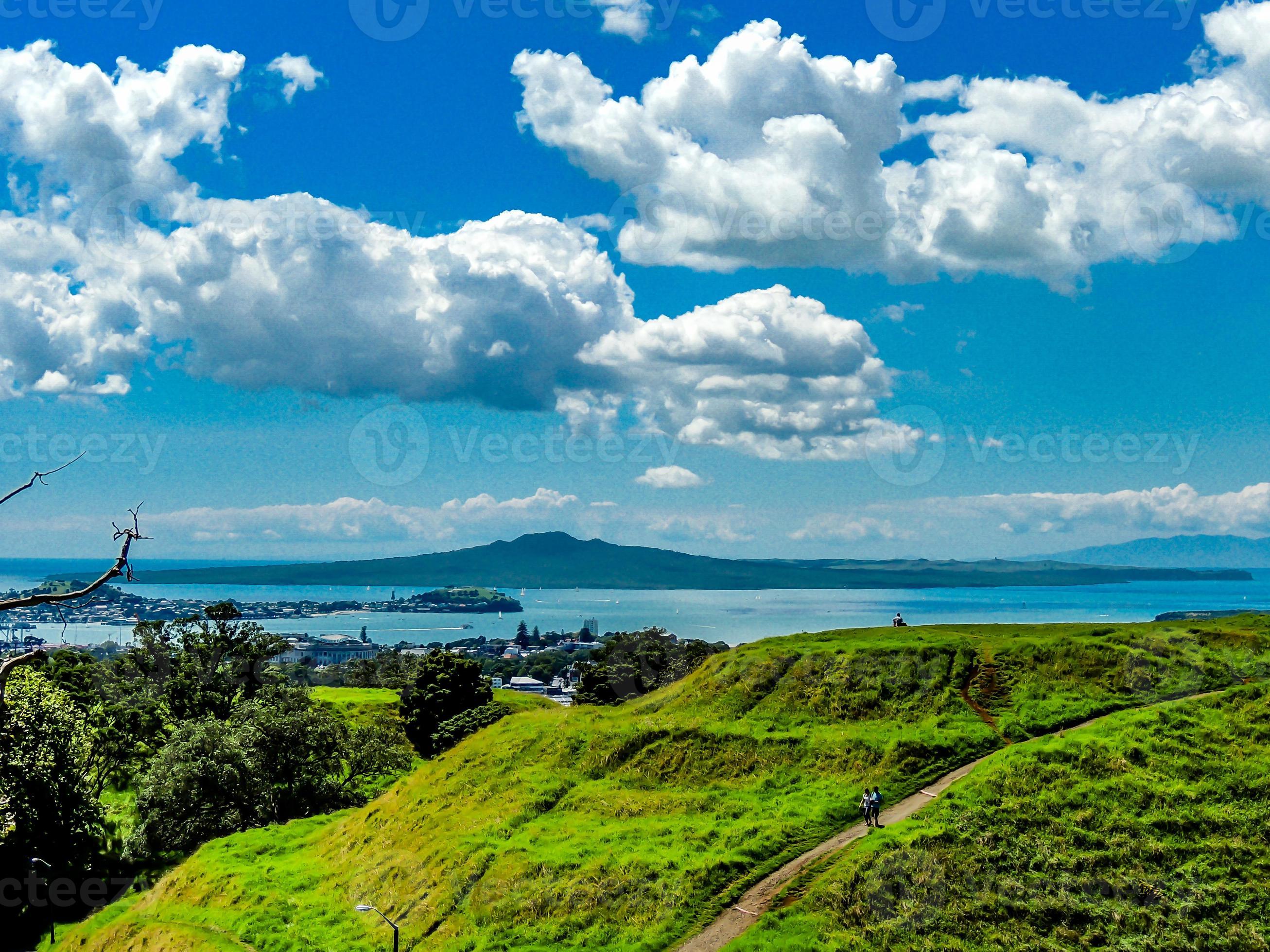 Dejlig Holde Maladroit Views from in and out of the Mount Eden crater, Auckland, New Zealand  2655524 Stock Photo at Vecteezy