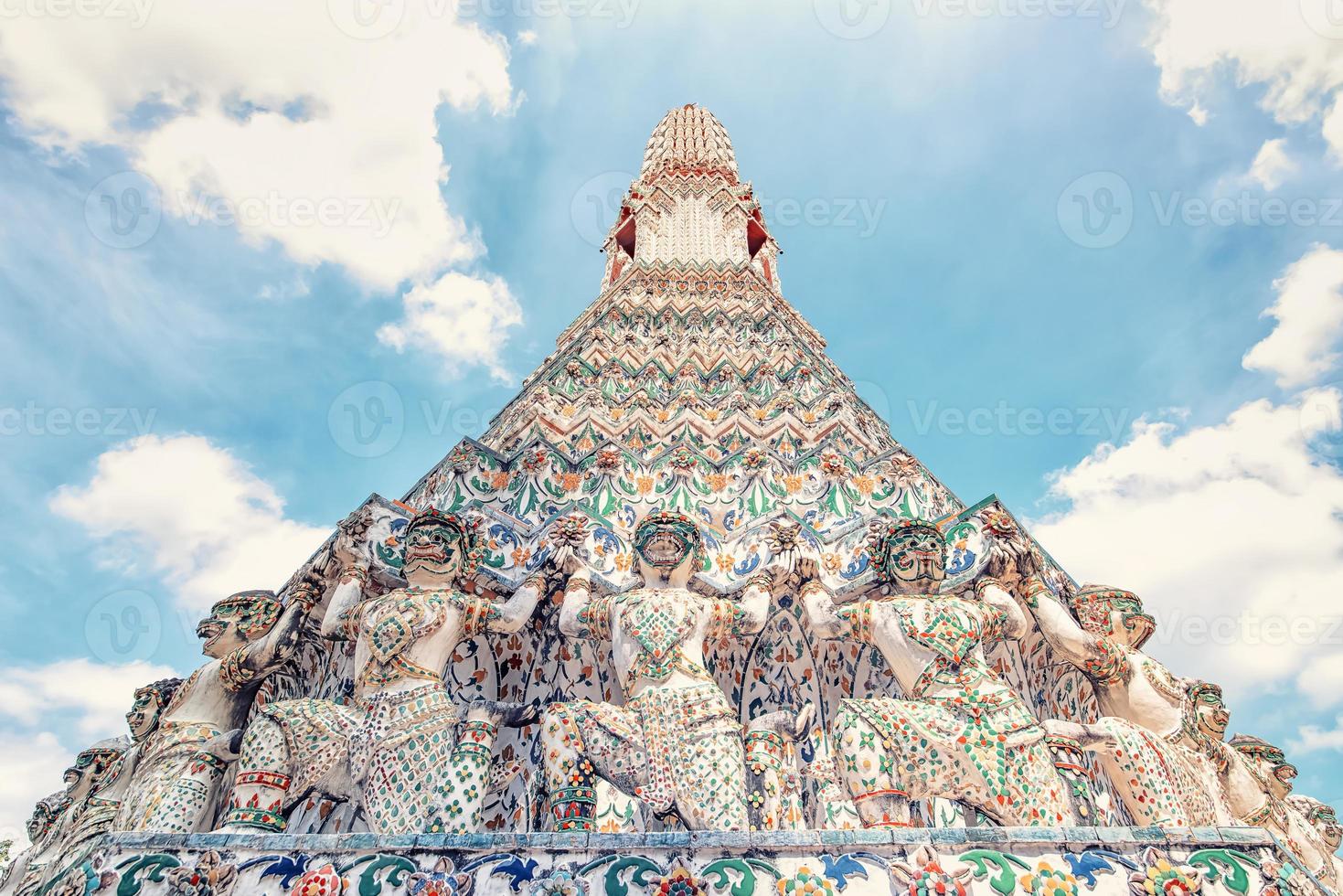 Templo Wat Arun en Bangkok, Tailandia foto
