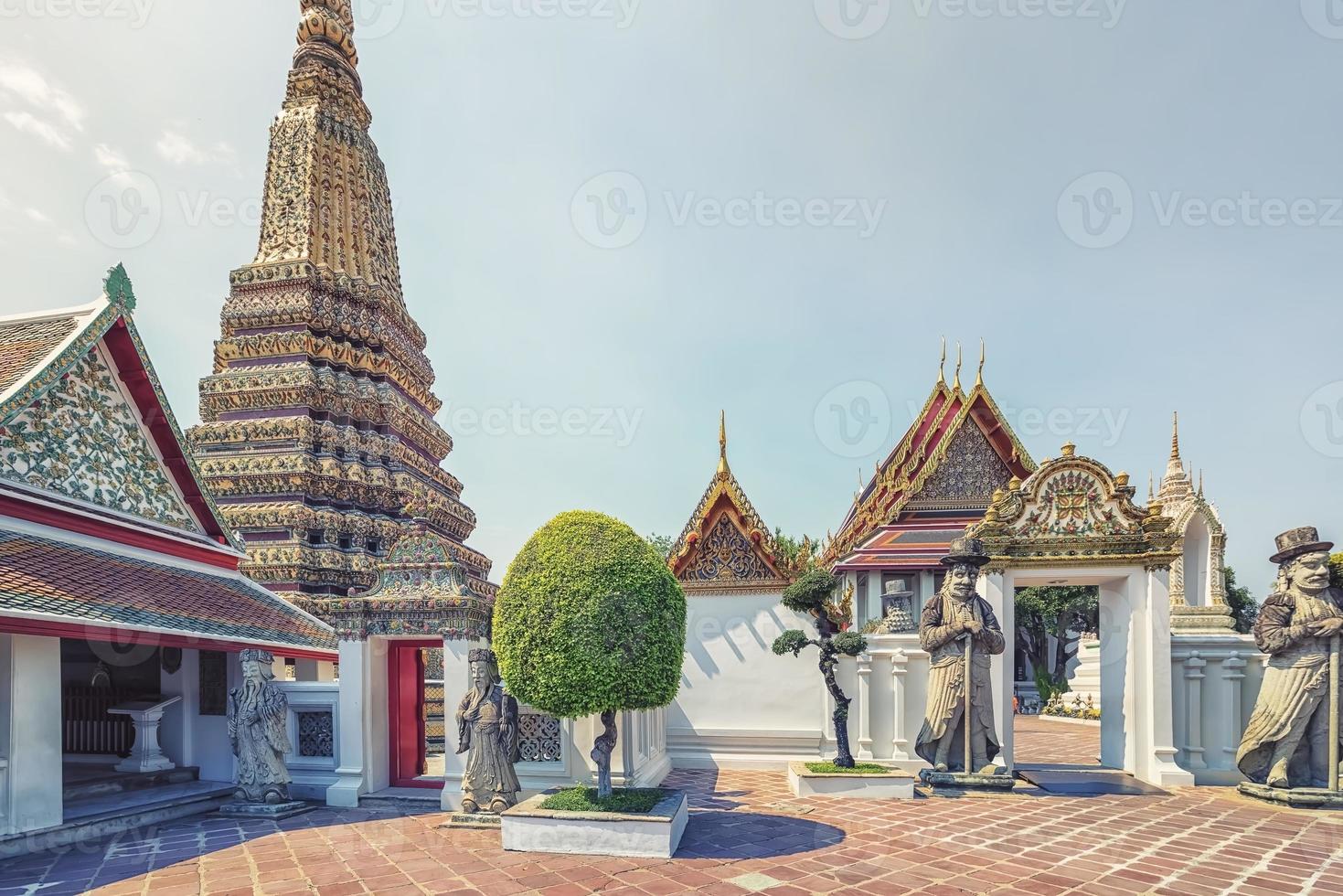 templo de wat pho en bangkok, tailandia foto