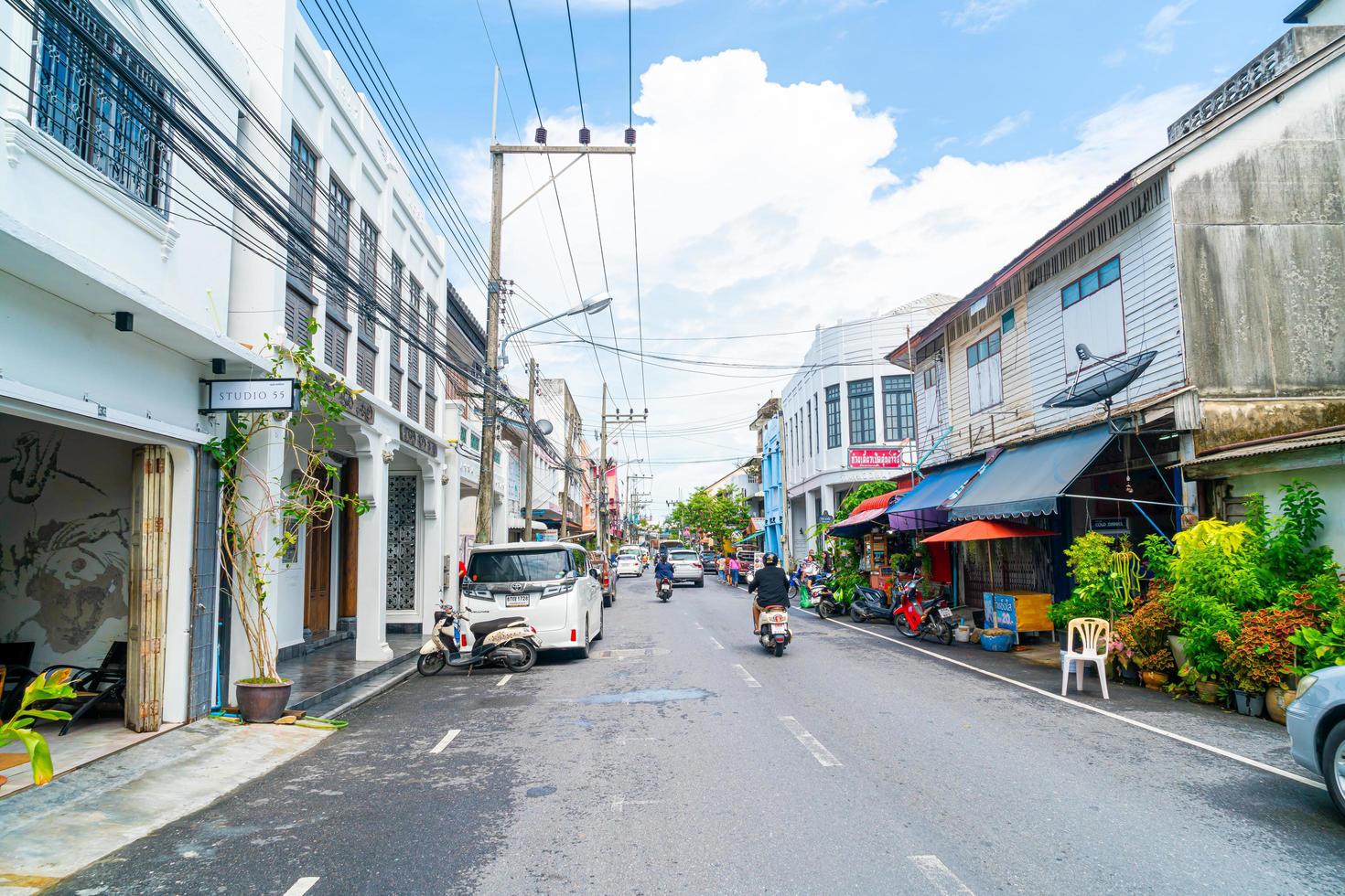 songkhla, tailandia - 15 de noviembre de 2020 edificio colorido y hermoso casco antiguo y paisaje en songkhla, tailandia foto