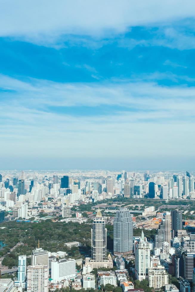 Hermoso paisaje urbano con arquitectura y construcción en Bangkok, Tailandia foto