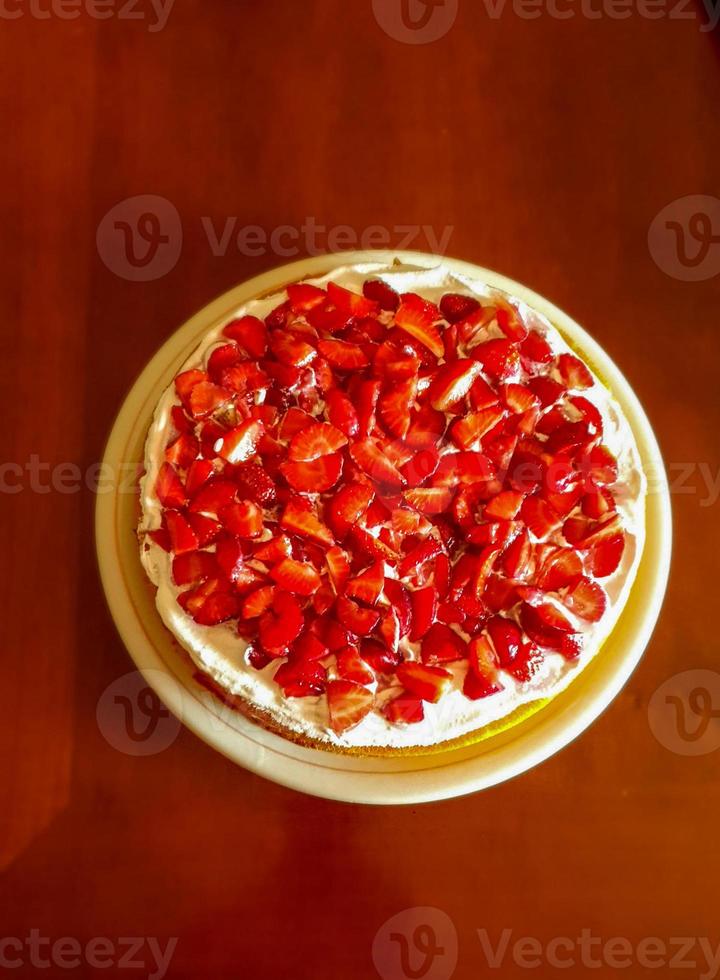 cream and strawberry cake photo