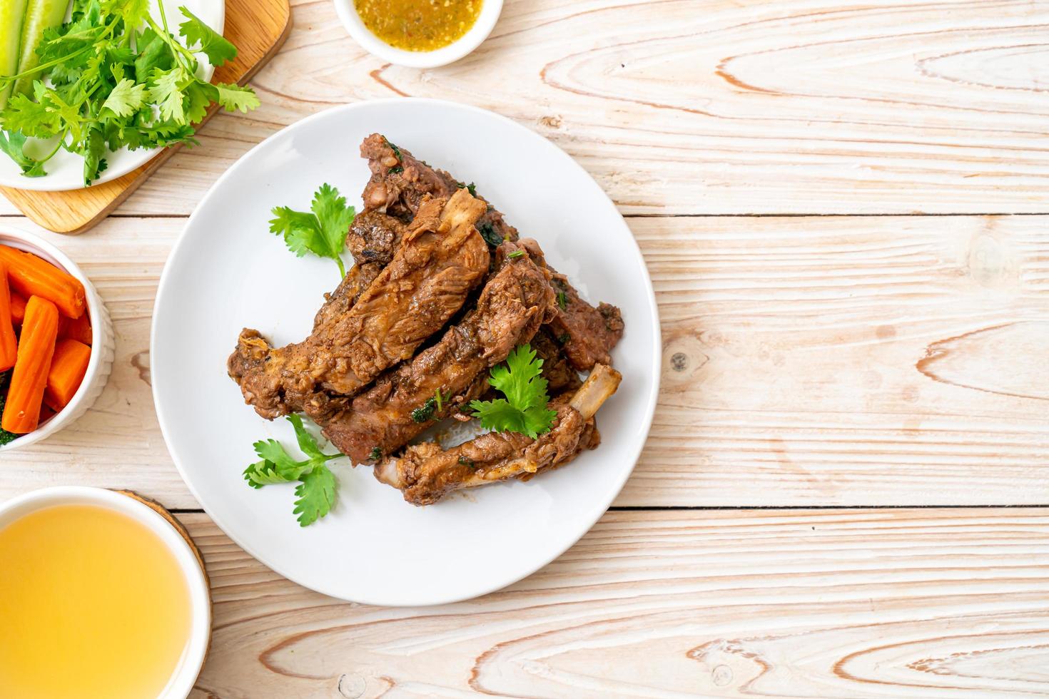 costillas de cerdo al horno con salsa foto