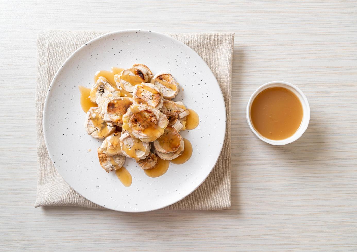 parrillas de plátano con salsa de caramelo foto