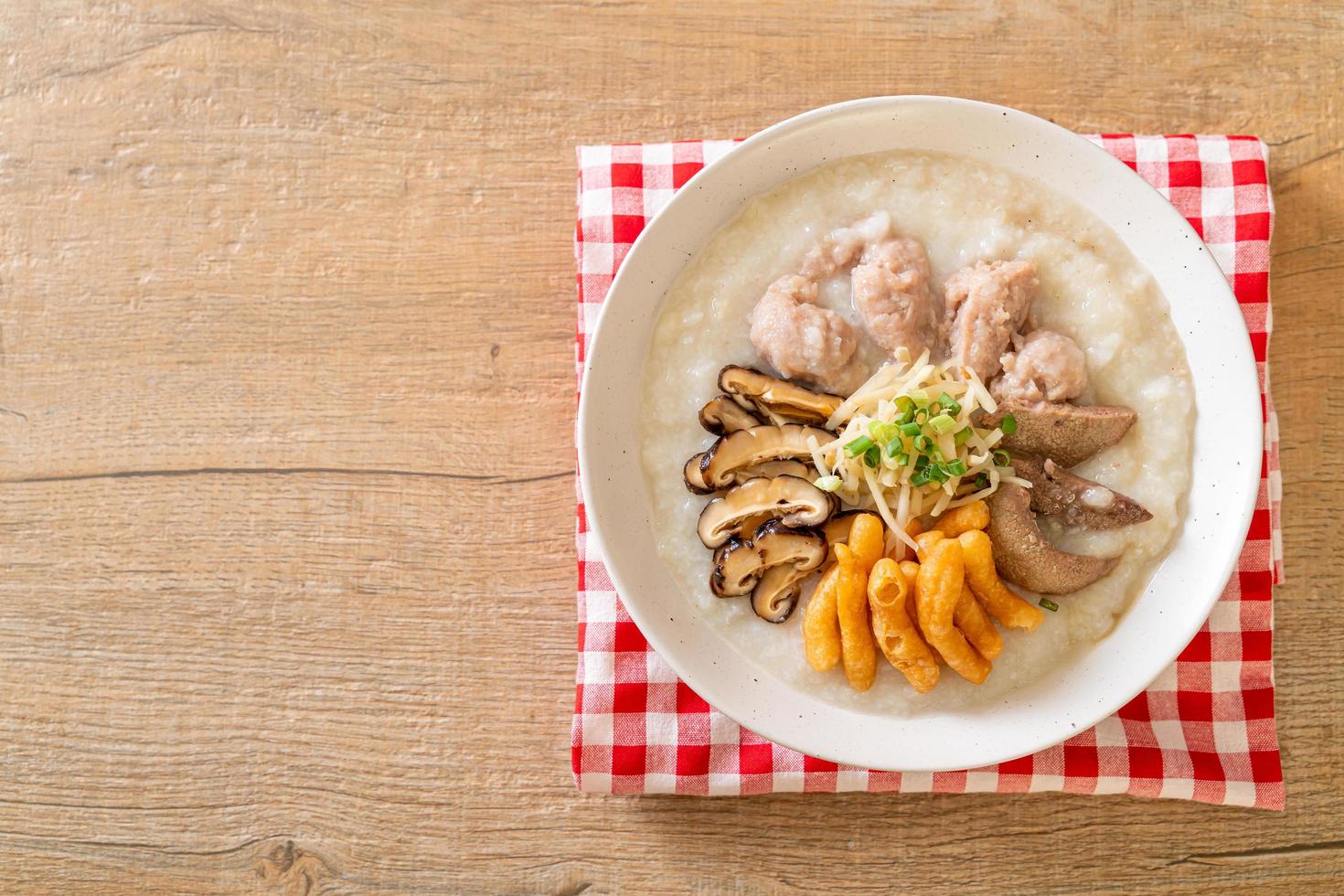 congee de cerdo o papilla con cerdo foto