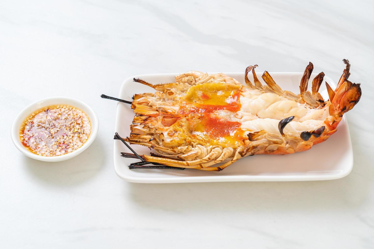 Langostino gigante fresco a la plancha foto