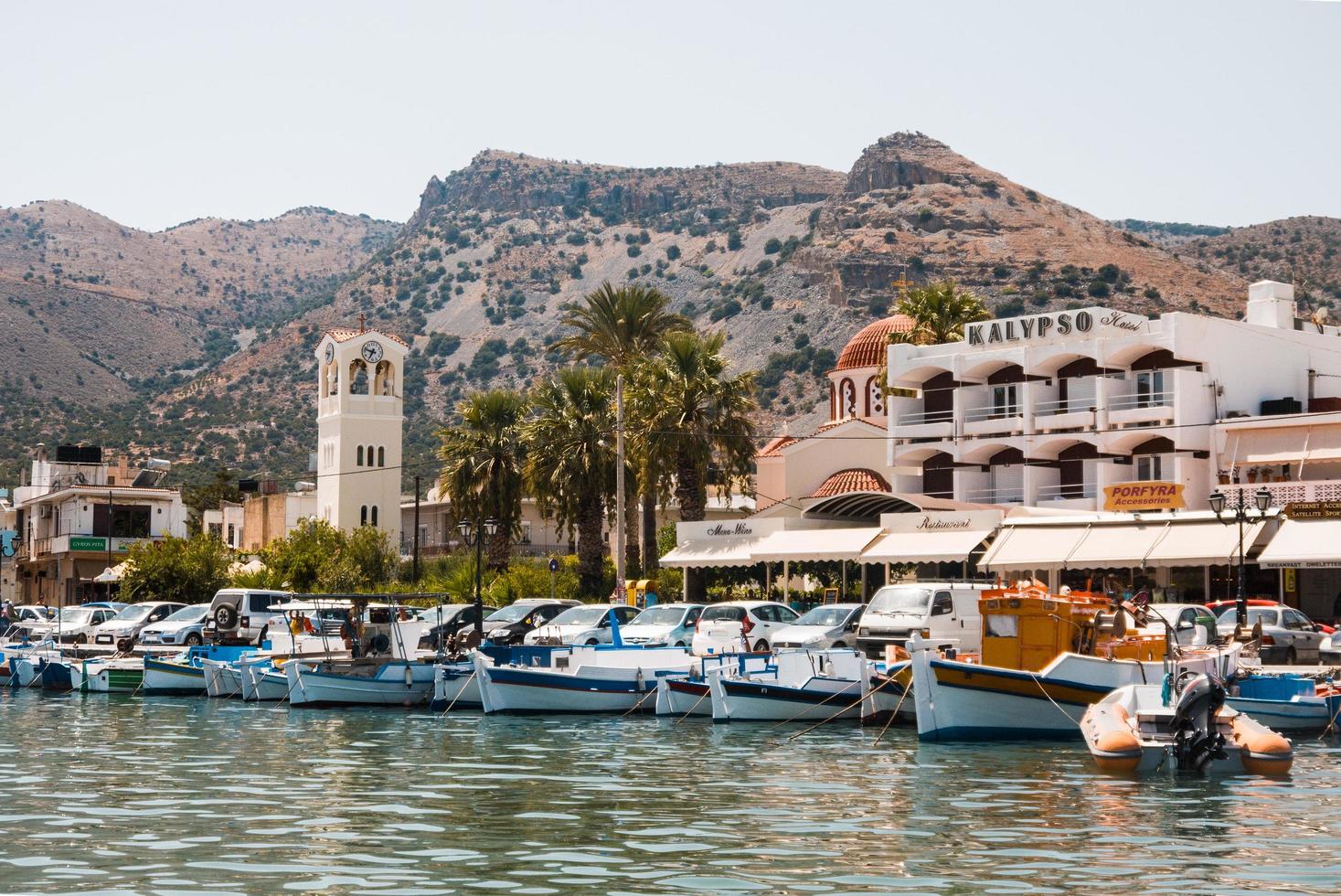 elounda, grecia, 2021 - muelle de elounda en grecia foto