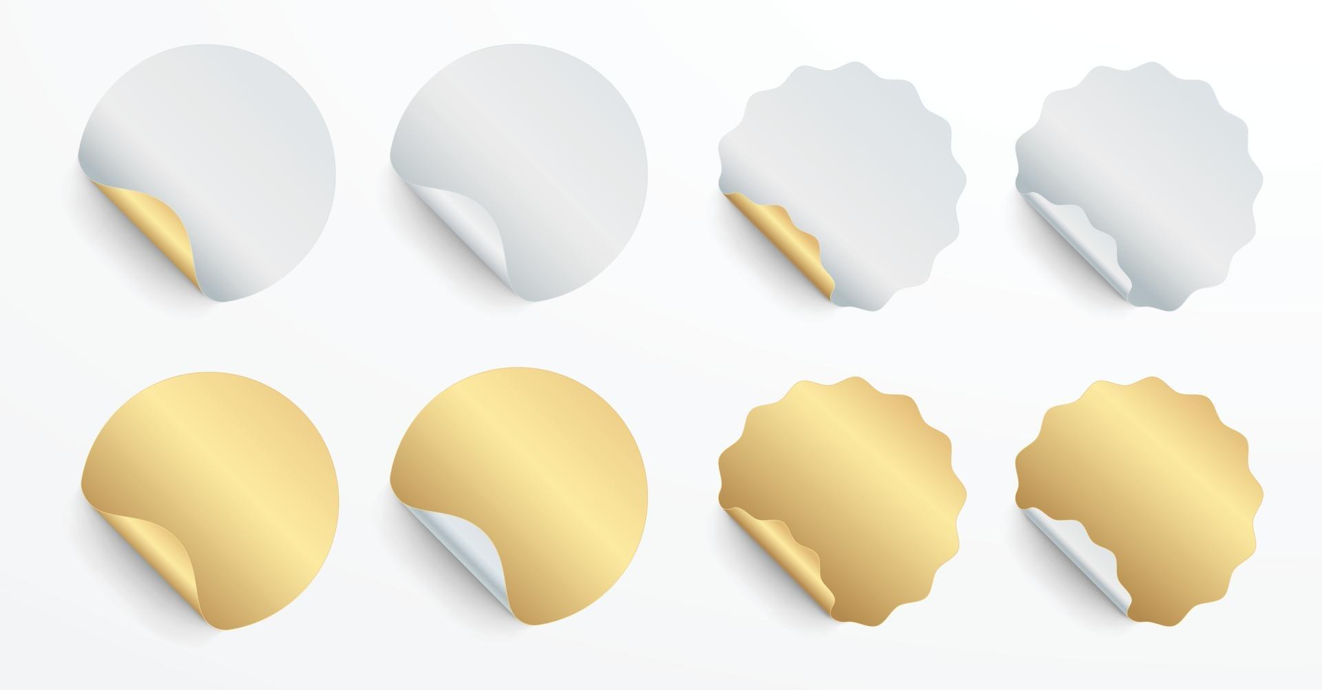Conjunto realista de pegatinas o parches blancos y dorados. etiquetas en blanco de diferentes formas redondas y círculo de sello. Vector 3d