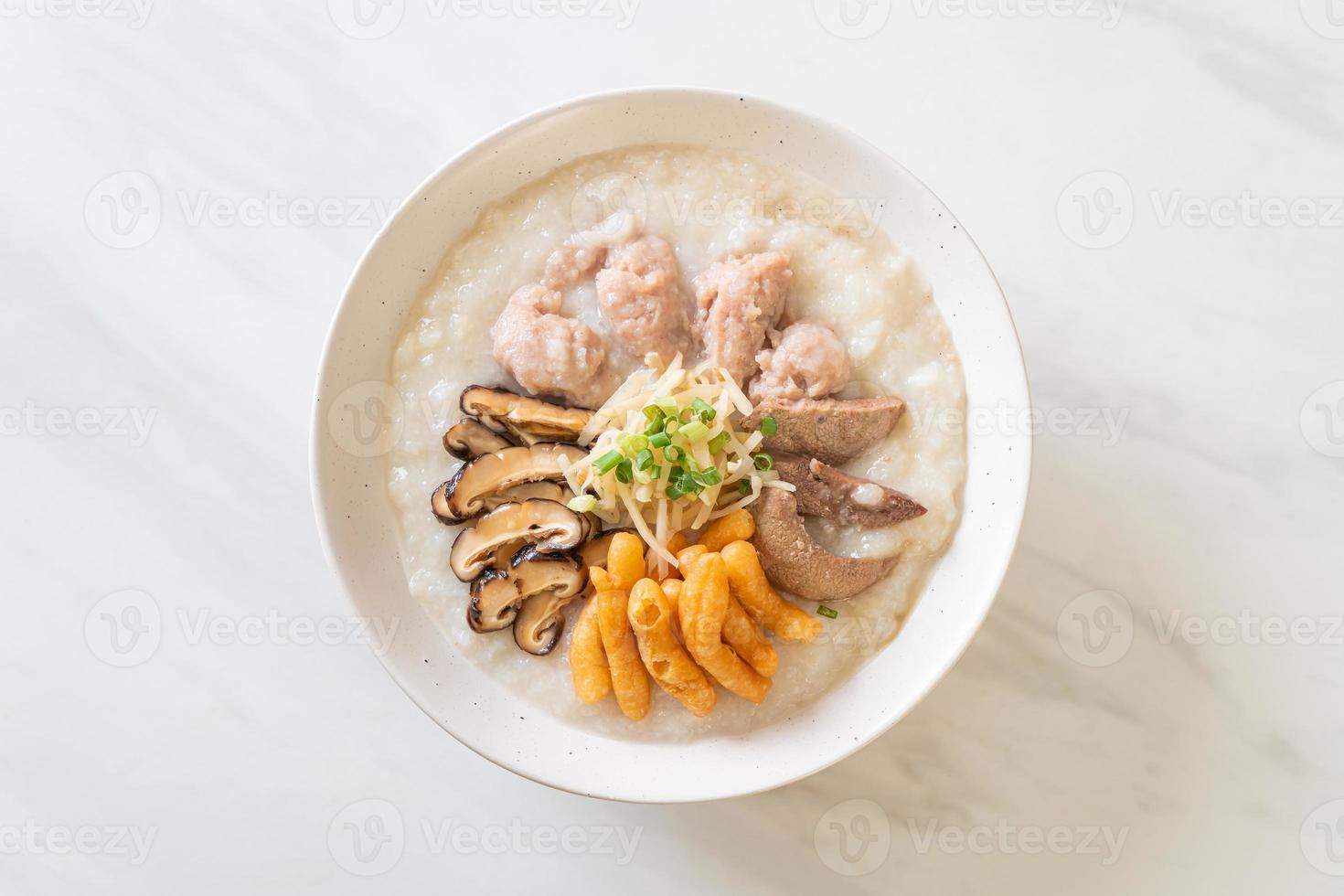 congee de cerdo o papilla con cerdo foto