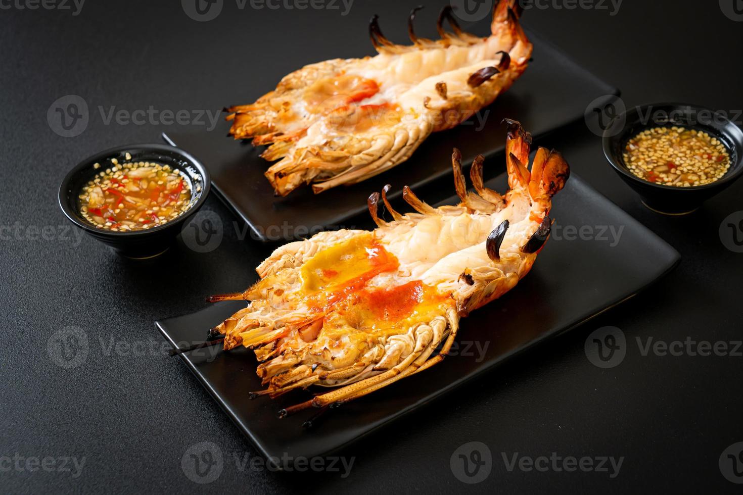 Langostino gigante fresco a la plancha foto