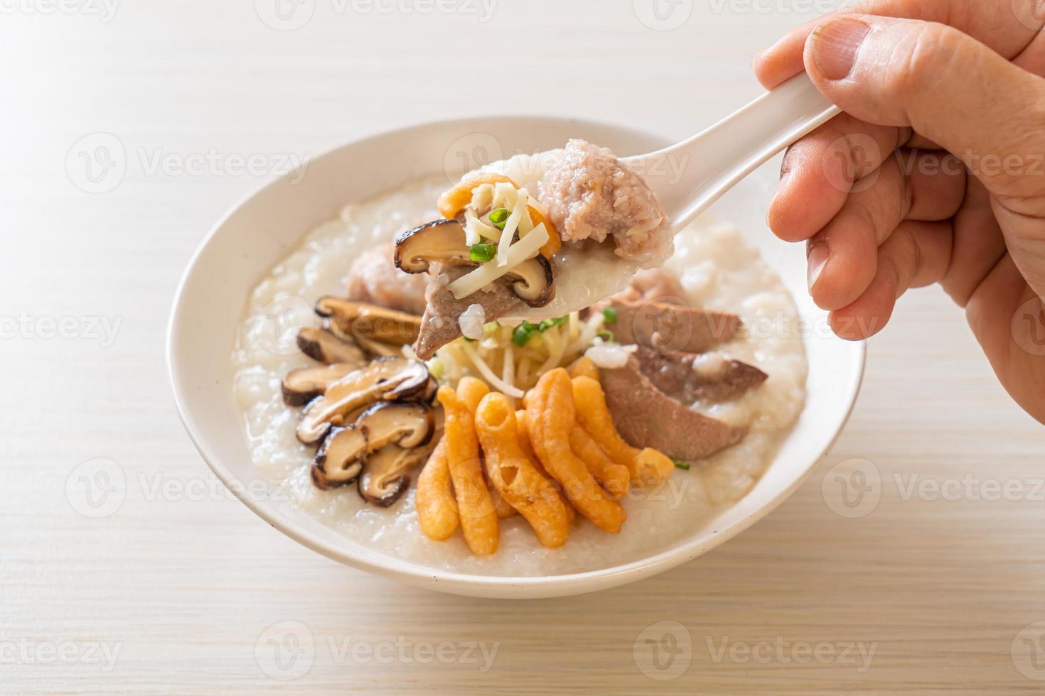 congee de cerdo o papilla con cerdo foto