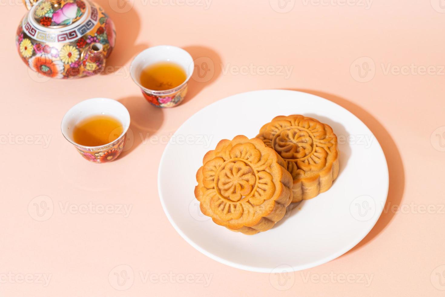 pastel de luna chino en un plato foto
