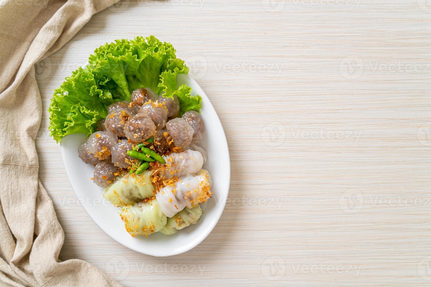 Steamed Rice-Skin Dumplings and Steamed Tapioca Dumplings with Pork photo