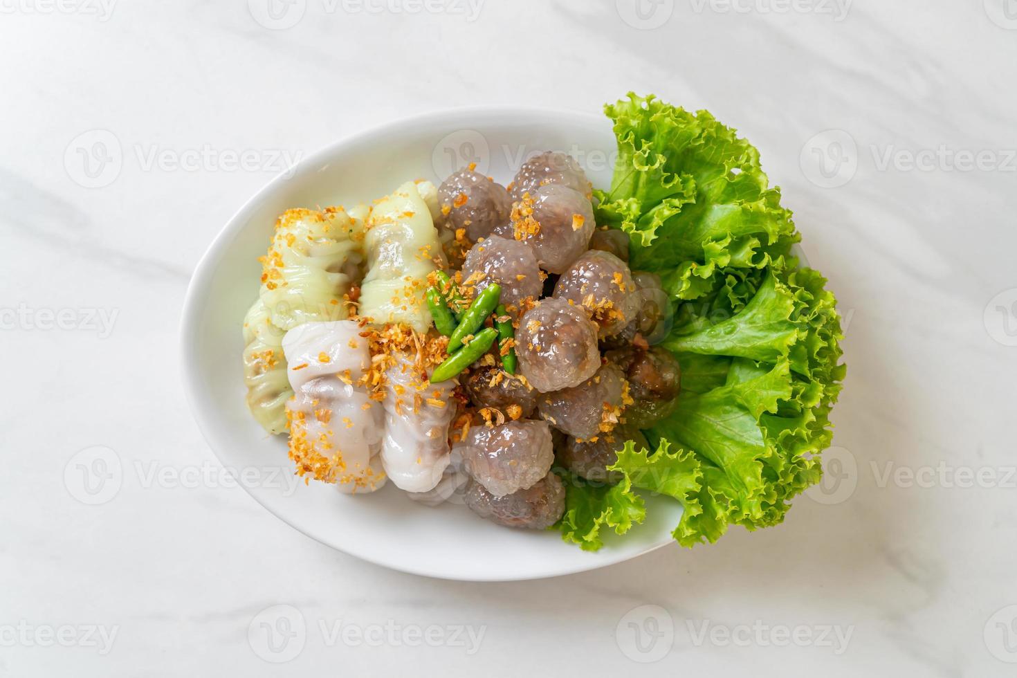 Steamed Rice-Skin Dumplings and Steamed Tapioca Dumplings with Pork photo