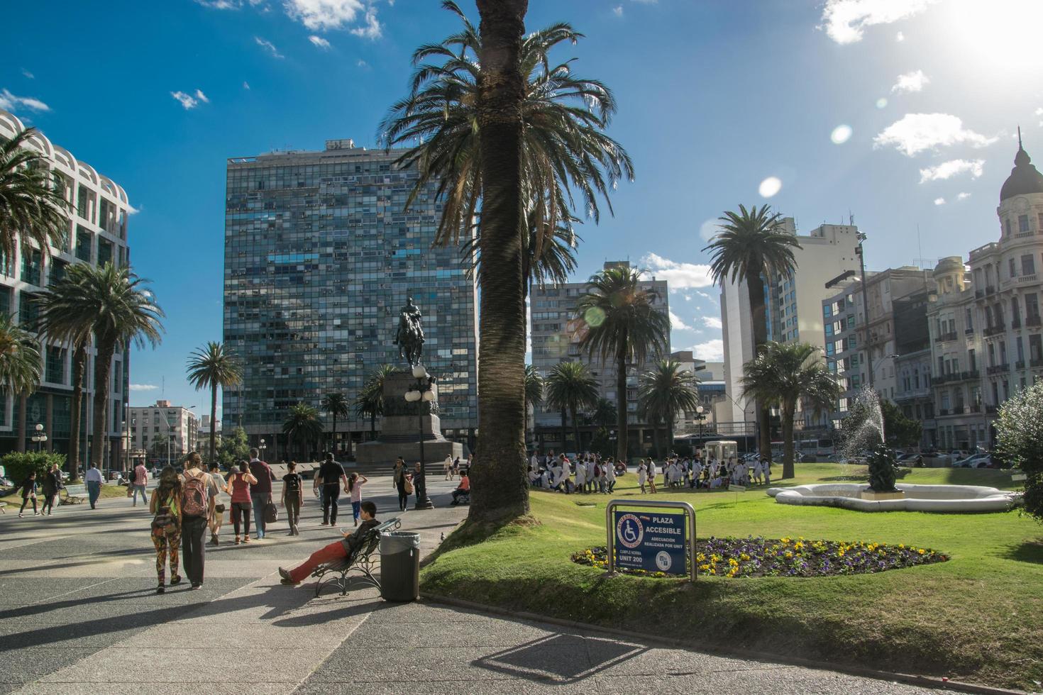 plaza de la independencia en montevideo, uruguay foto