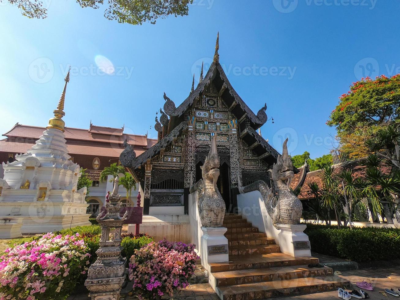 wat chedi luang varavihara en chiang mai en tailandia. foto